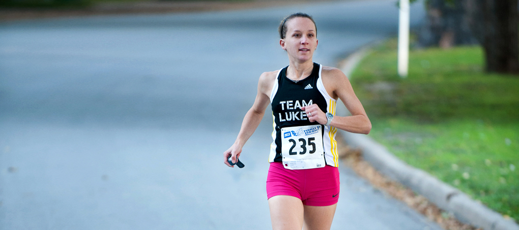 Liz running to the finish